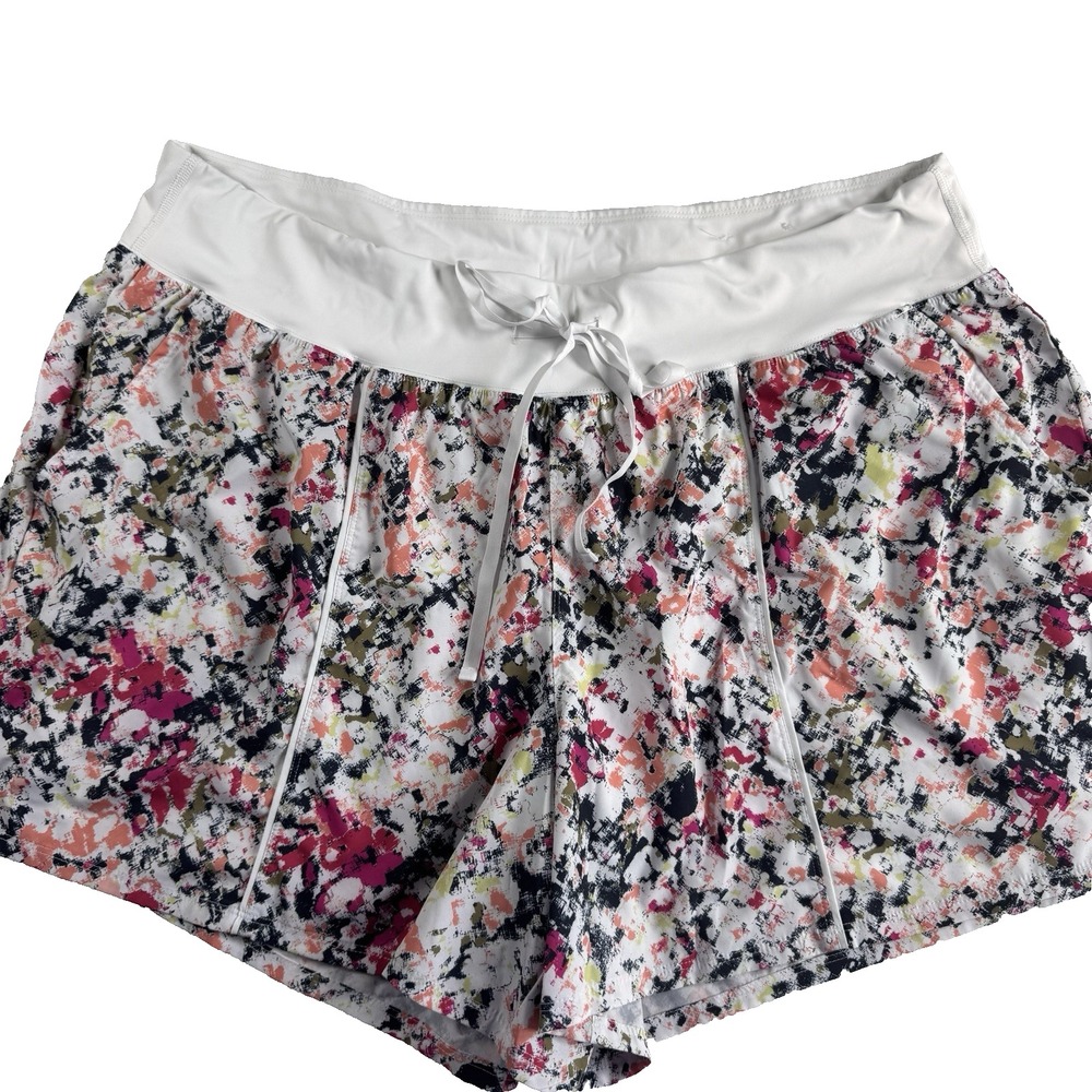 Lane Bryant LIVI Activewear Shorts Women's 26/28 Abstract Print White